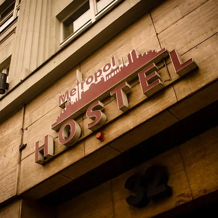 Metropol Hostal