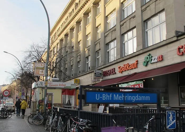 Vandrerhjem Metropol *